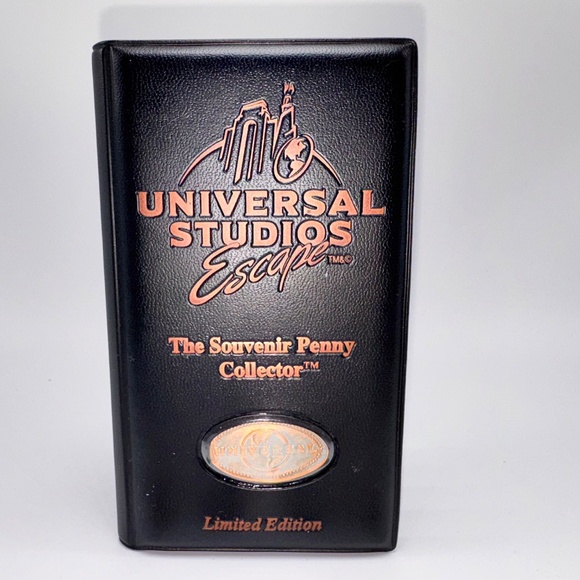 Universal Studios The Souvenir Pressed Penny Collector Booklet Limited Edition - Picture 2 of 15